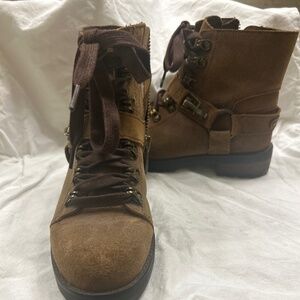 UGG Sherpa lined boot size 5.5